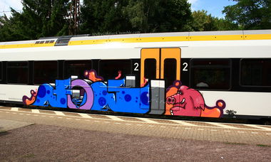 Graffiti Train - Photo by Jacques - Föns, Re3 (2013)