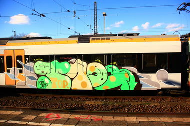 Graffiti Train - Photo by Jacques - Taps, Topspsrayer., Re3 (2014)