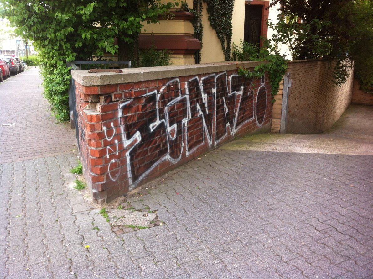 Graffiti Wall - Photo by JangoAsyl - ignaz, uno (2013)