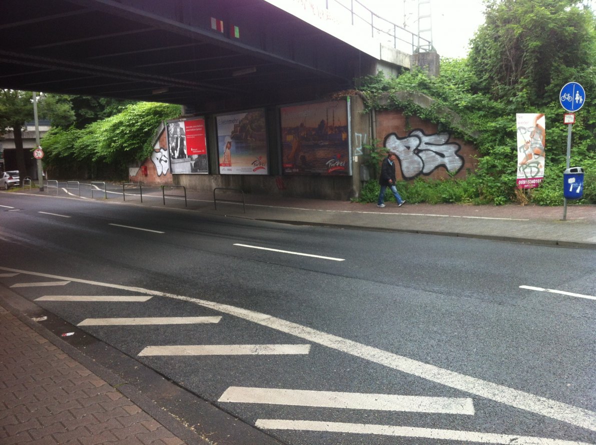 Graffiti Bombing - Photo by JangoAsyl - PS, Frankfurt (2013)