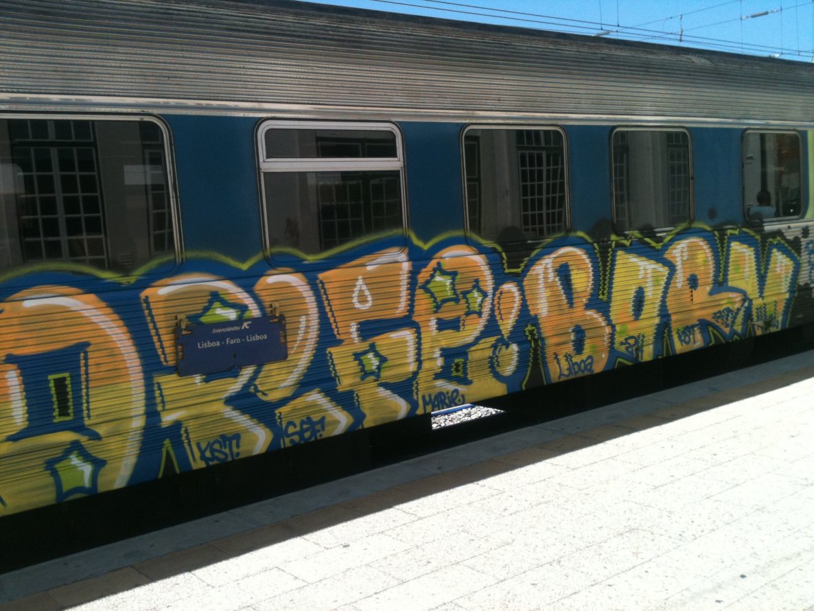 Graffiti Train in Faro - Photo by JangoAsyl - Faro, Train, Algarve (2012)