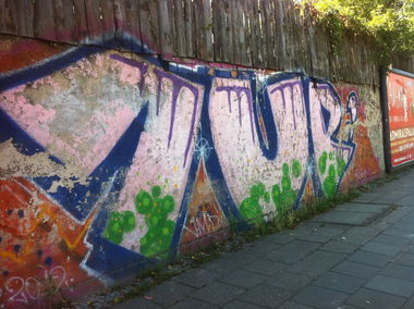 Graffiti Bombing - Photo by JangoAsyl - 1up, oneup, OneUp (2012)
