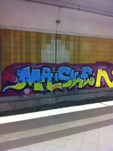 Graffiti Bombing - Photo by JangoAsyl - maske, gif, notme (2013)