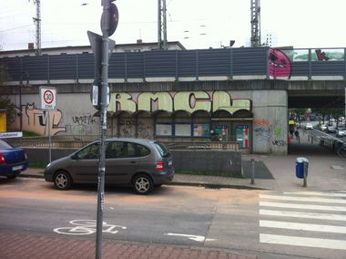 Graffiti Bombing - Photo by JangoAsyl - onim, cl, rmc