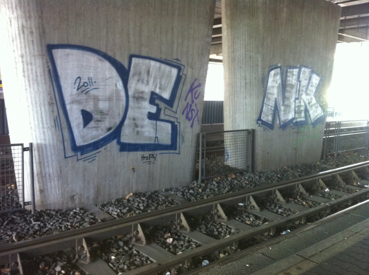 Graffiti Bombing in Frankfurt - Photo by JangoAsyl - denk