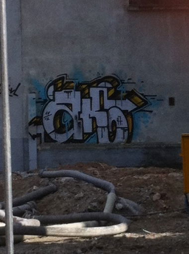 Graffiti Wall in Frankfurt - Photo by JangoAsyl - ak, okul