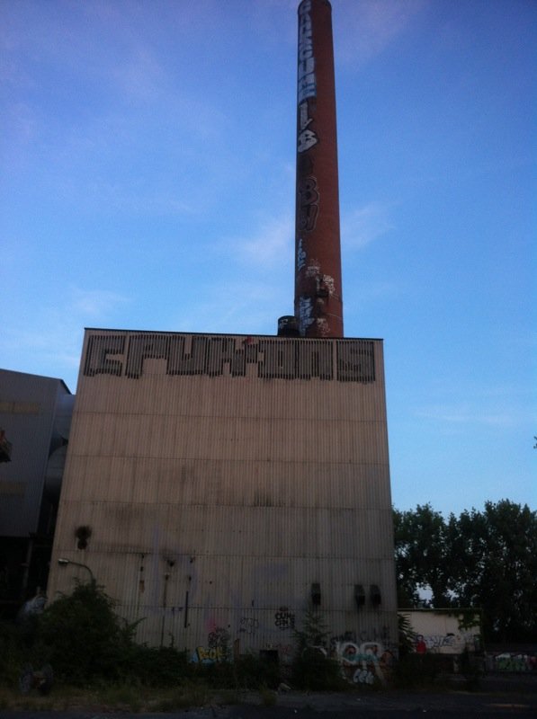 Graffiti Wall in Frankfurt - Photo by JangoAsyl - ib, bw, cams