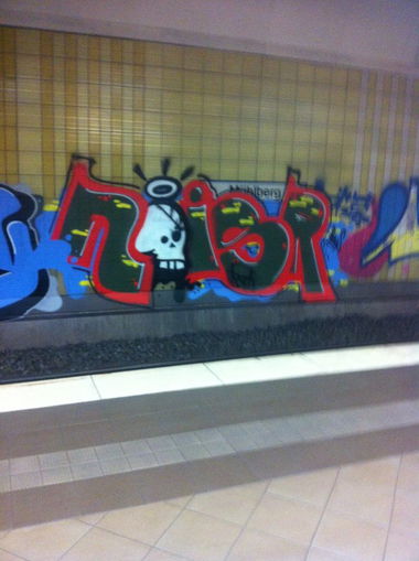 Graffiti Wall in Frankfurt - Photo by JangoAsyl - noisr