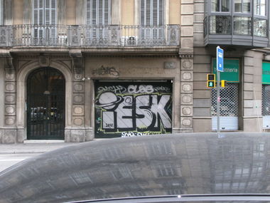 Graffiti Bombing in Barcelona - Photo by JangoAsyl - iesk