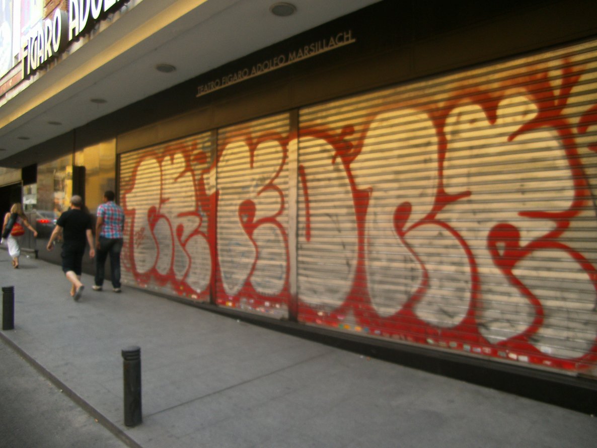 Graffiti Bombing - Photo by JangoAsyl - neko