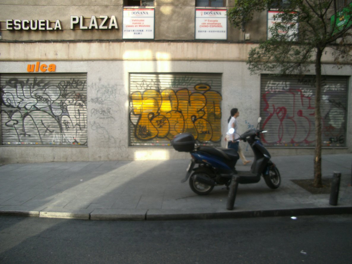 Graffiti Bombing in Madrid - Photo by JangoAsyl - Neko