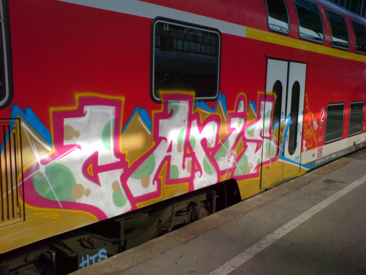 Graffiti Train in Frankfurt - Photo by JayHardwood - Caris