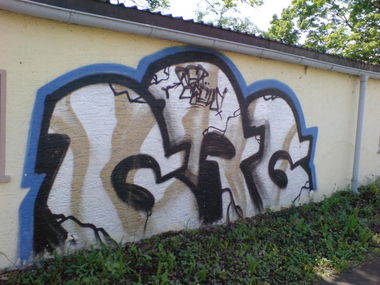 Graffiti Bombing - Photo by JayHardwood - GRG, RGR