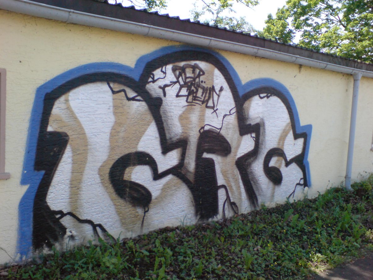 Graffiti Bombing - Photo by JayHardwood - GRG, RGR