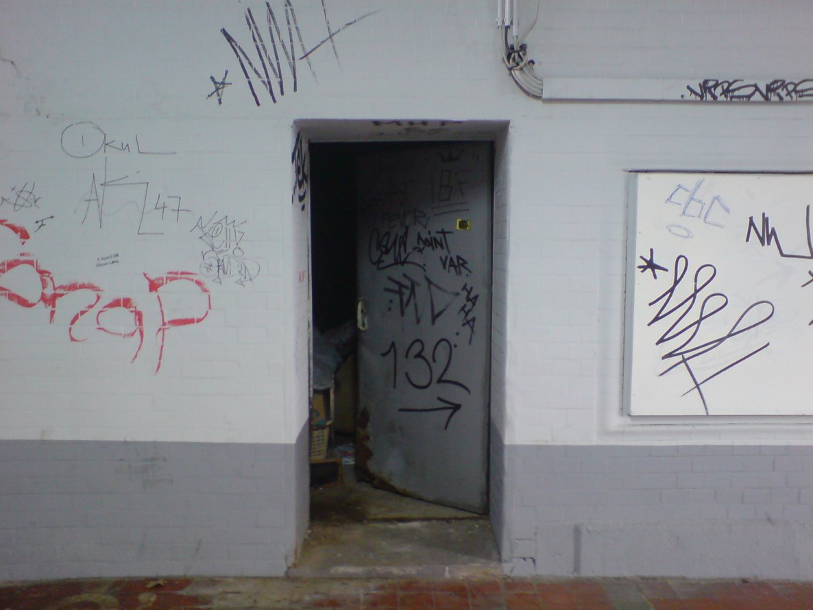 Graffiti Wall - Photo by JayHardwood - 132, Ak, 47