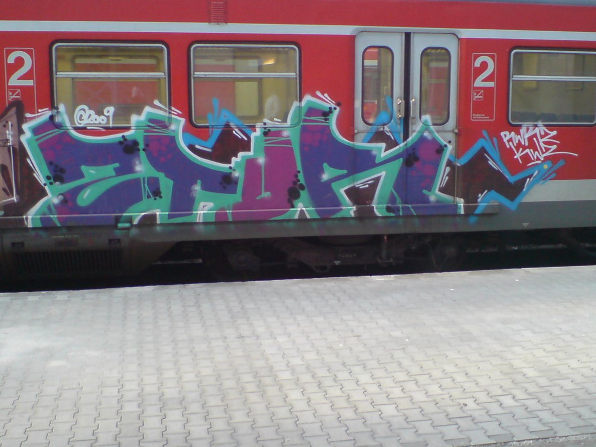 Graffiti Train - Photo by JayHardwood - STUR, RWRZ, KWZ (2009)