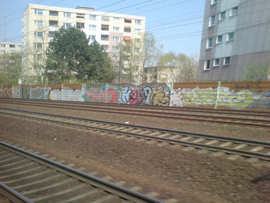 Graffiti Wall in Frankfurt - Photo by JayHardwood - Flow, Arise, Henk