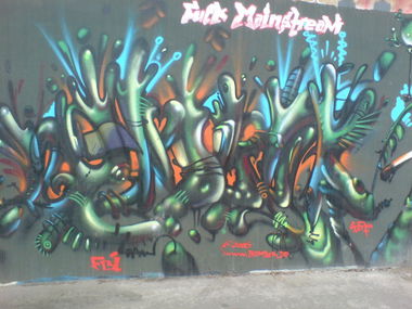 Graffiti Wall in Frankfurt - Photo by JayHardwood - Bomber (2006)