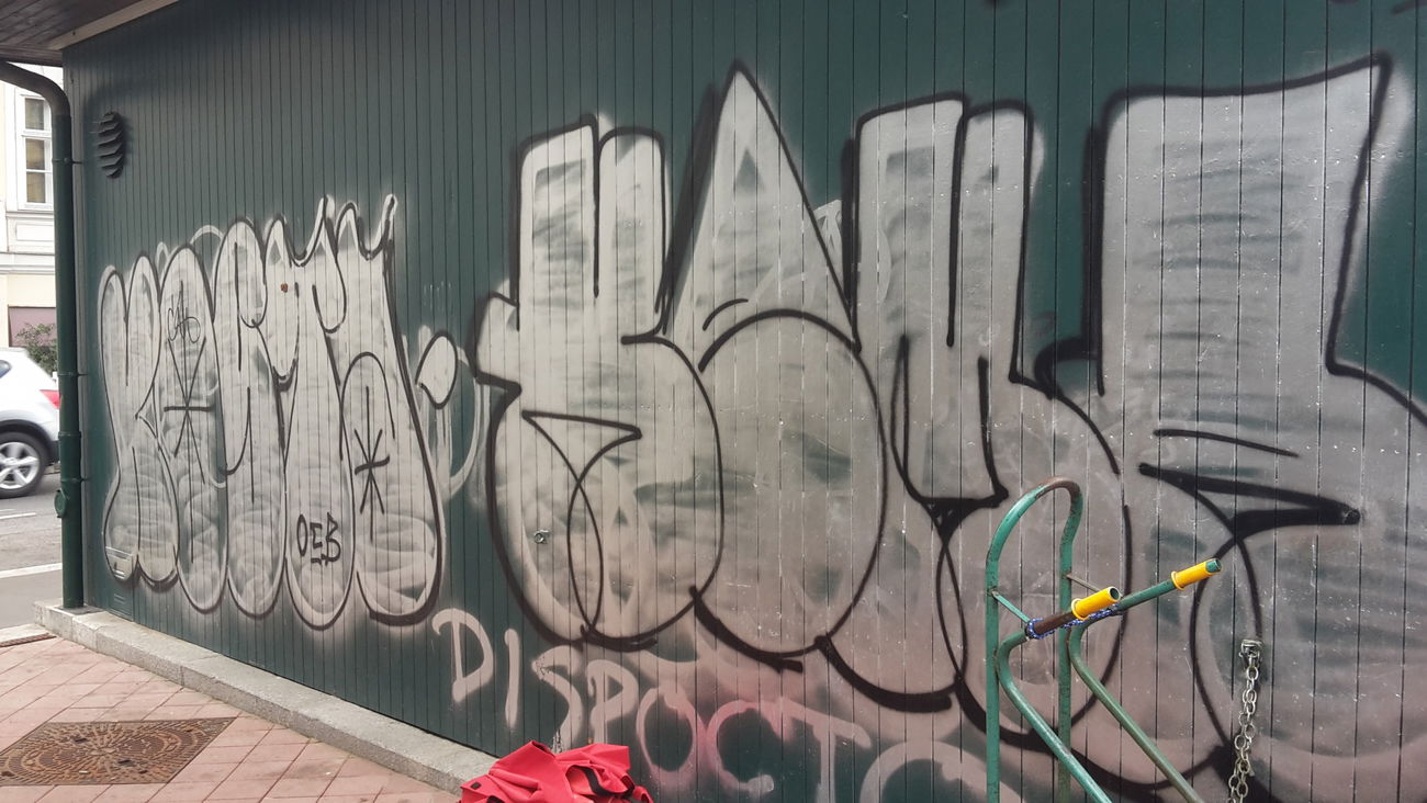 Graffiti Bombing - Photo by JemandAnders - kosta, kema