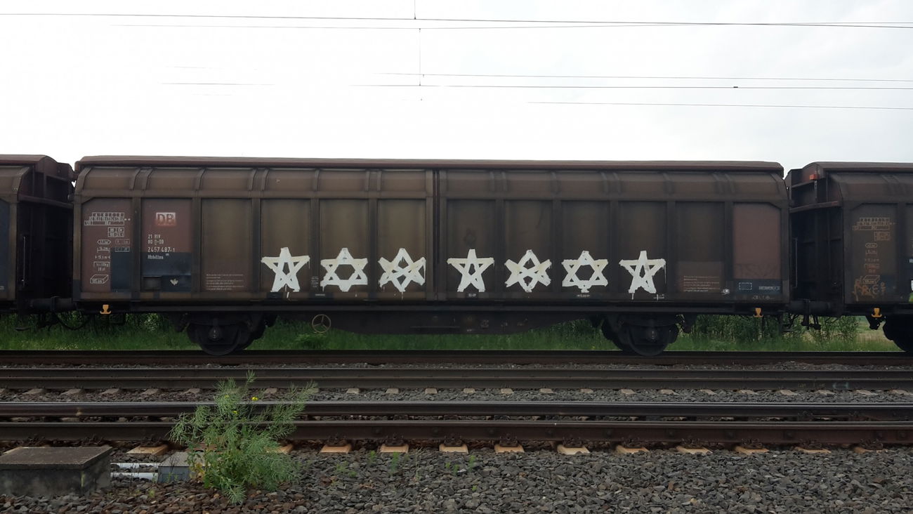 Graffiti Train - Photo by JemandAnders - fr8, Freight
