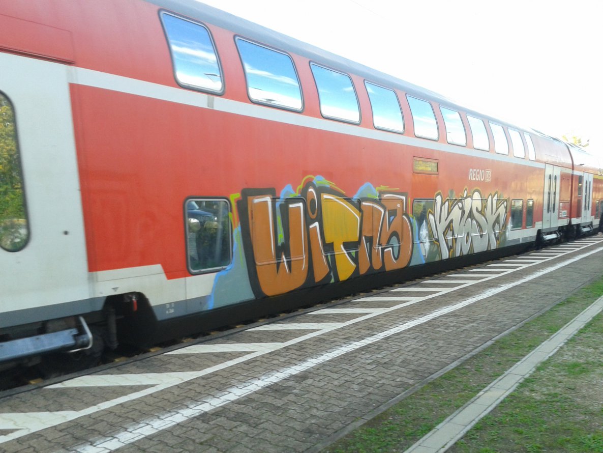 Graffiti Train - Photo by JemandAnders - witns, kiosk, ONF