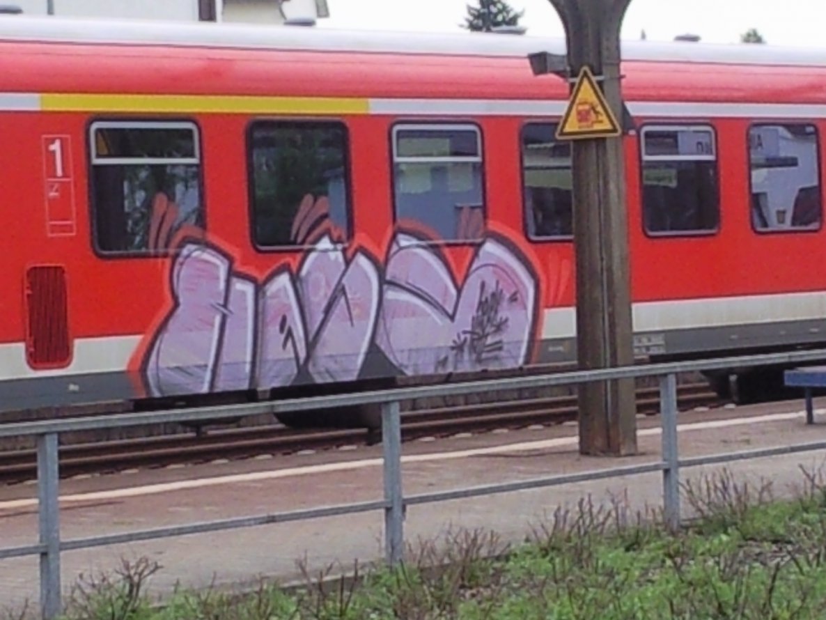 Graffiti Train - Photo by JemandAnders - hass