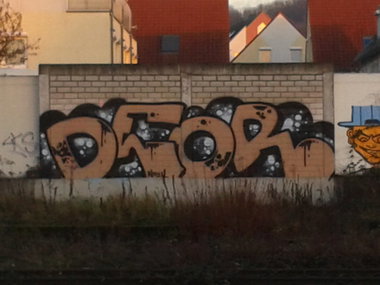 Graffiti Wall - Photo by JemandAnders - deor