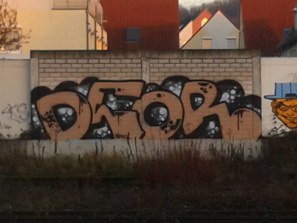 Graffiti Wall - Photo by JemandAnders - deor