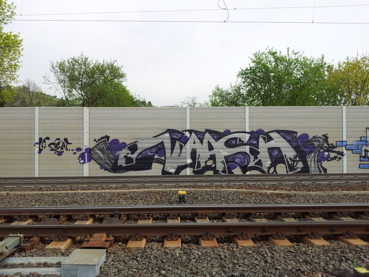 Graffiti Wall - Photo by JemandAnders - naash