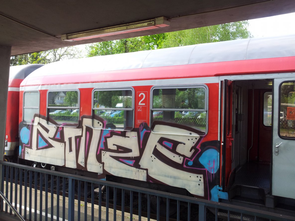 Graffiti Train - Photo by JemandAnders - bonze