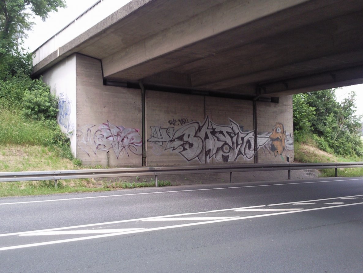 Graffiti Wall - Photo by JemandAnders - never, DRL, baes