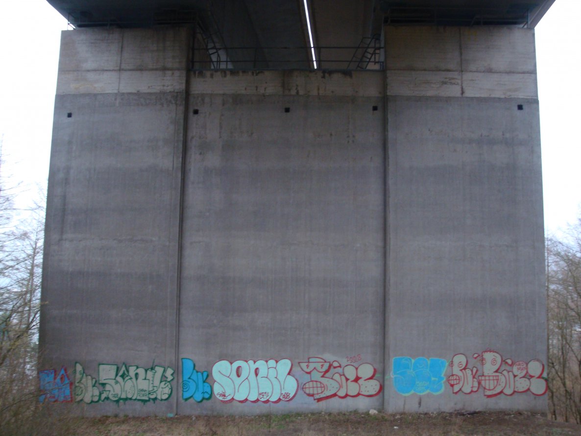 Graffiti Wall - Photo by JemandAnders - senil, buzz, HA