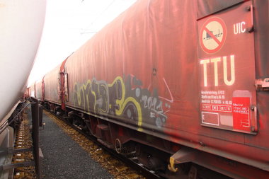 Graffiti Train - Photo by JemandAnders - unze, OBC