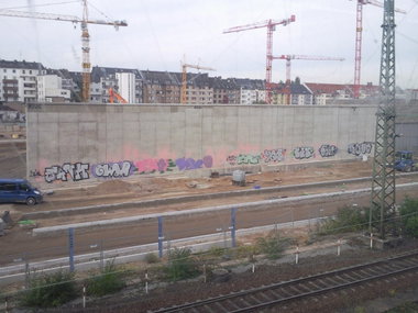 Graffiti Wall - Photo by JemandAnders - revo