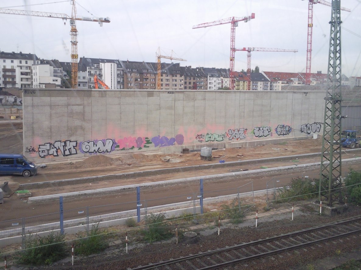 Graffiti Wall - Photo by JemandAnders - revo