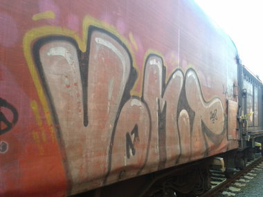 Graffiti Train - Photo by JemandAnders - vomit, fr8, Freight