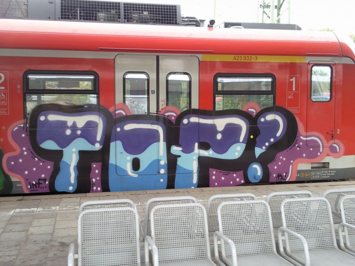 Graffiti Train - Photo by JemandAnders - top, INF