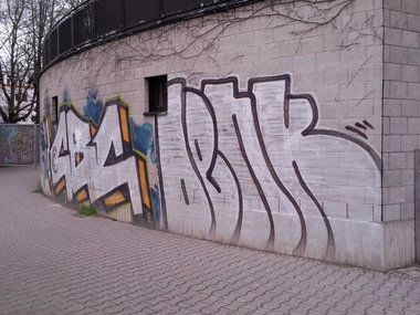 Graffiti Bombing - Photo by JemandAnders - CBC, denk