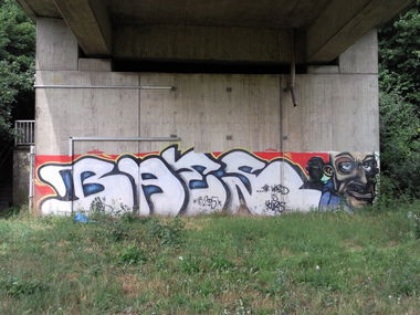 Graffiti Bombing - Photo by JemandAnders - baes