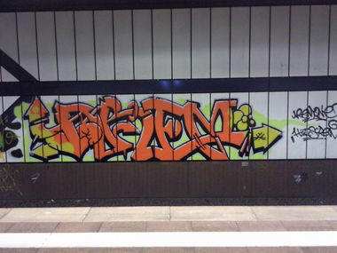Graffiti Bombing - Photo by JemandAnders - arem
