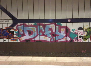 Graffiti Bombing - Photo by JemandAnders - defy