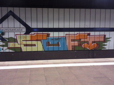 Graffiti Bombing - Photo by JemandAnders - soft