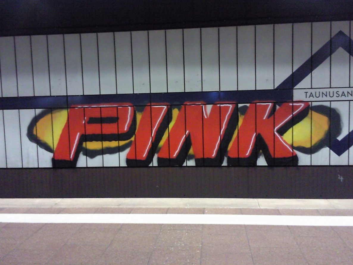 Graffiti Bombing - Photo by JemandAnders - pink