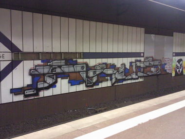 Graffiti Bombing - Photo by JemandAnders - raub