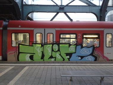 Graffiti Train - Photo by JemandAnders - alife