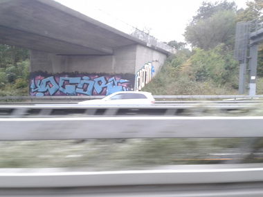 Graffiti Bombing - Photo by JemandAnders - deor, apok