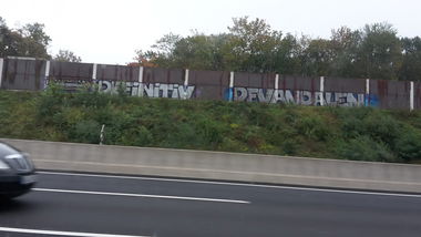 Graffiti Bombing - Photo by JemandAnders - DeFinitiV, DFVandalen