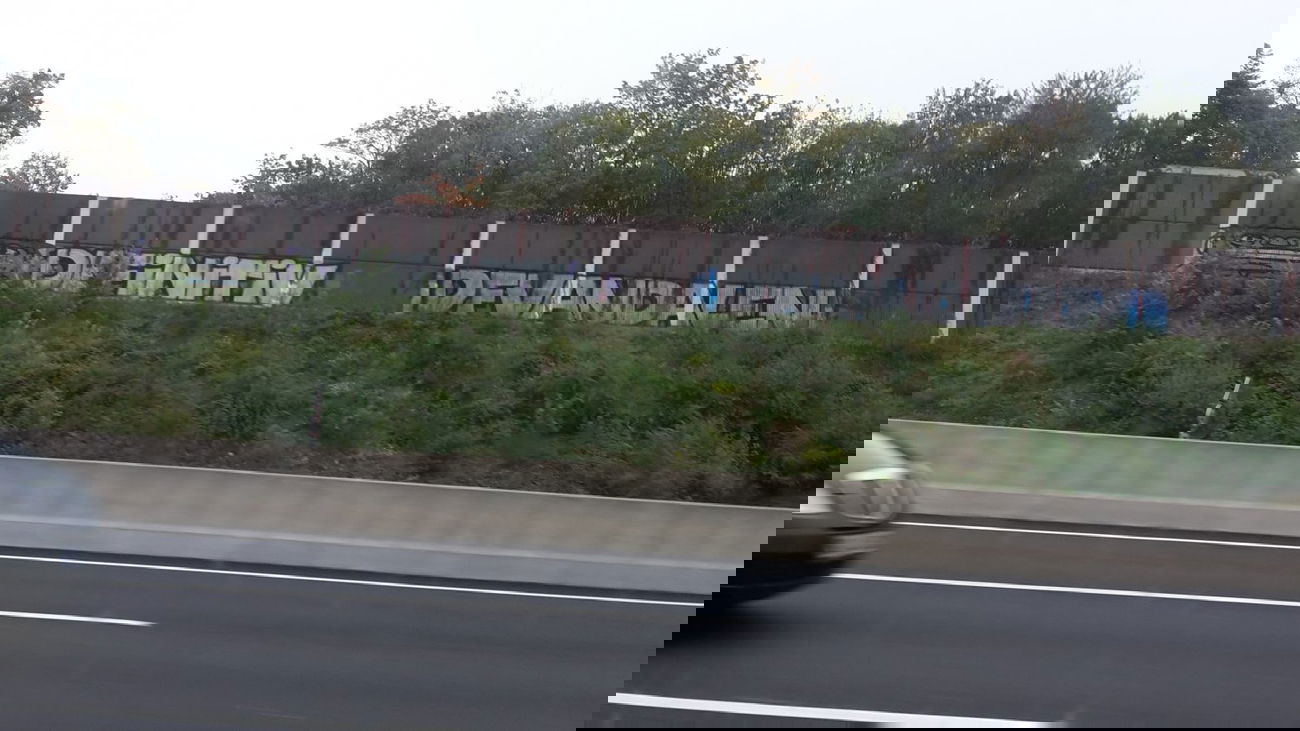 Graffiti Bombing - Photo by JemandAnders - DeFinitiV, DFVandalen