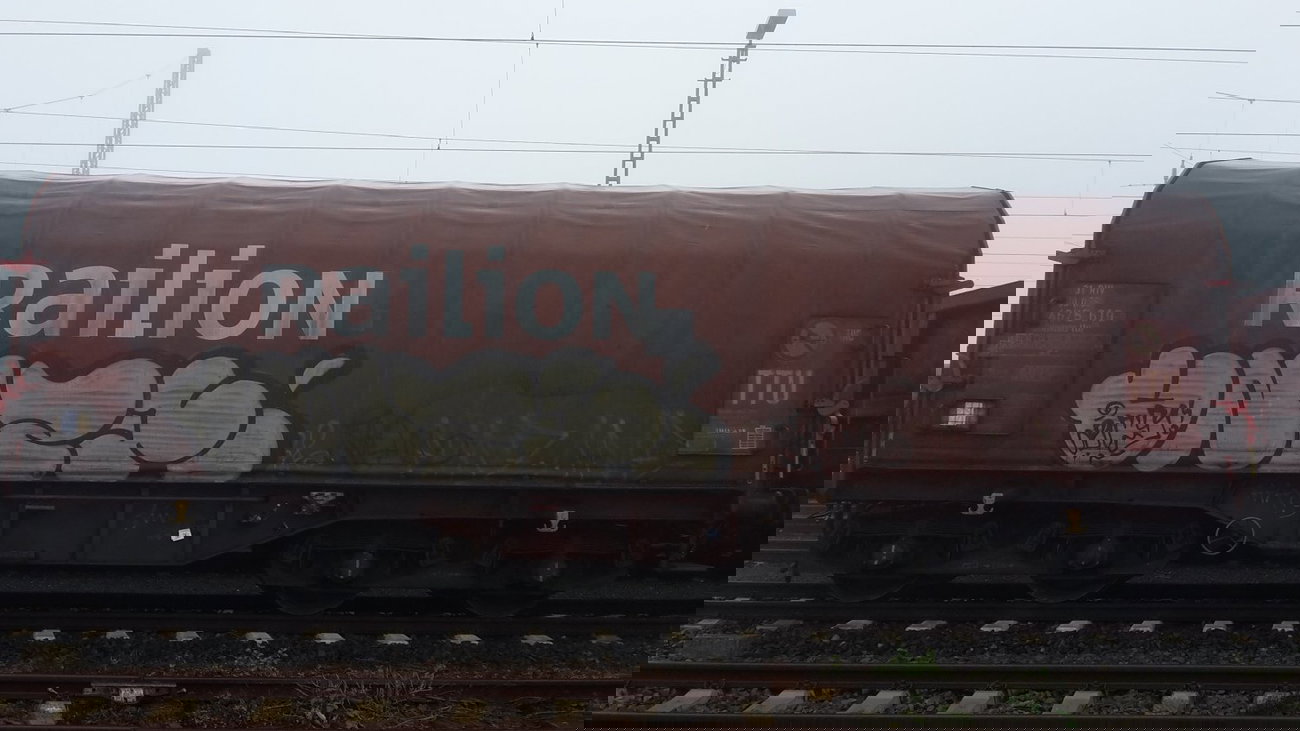 Graffiti Train - Photo by JemandAnders - unze, OBC'S, fr8