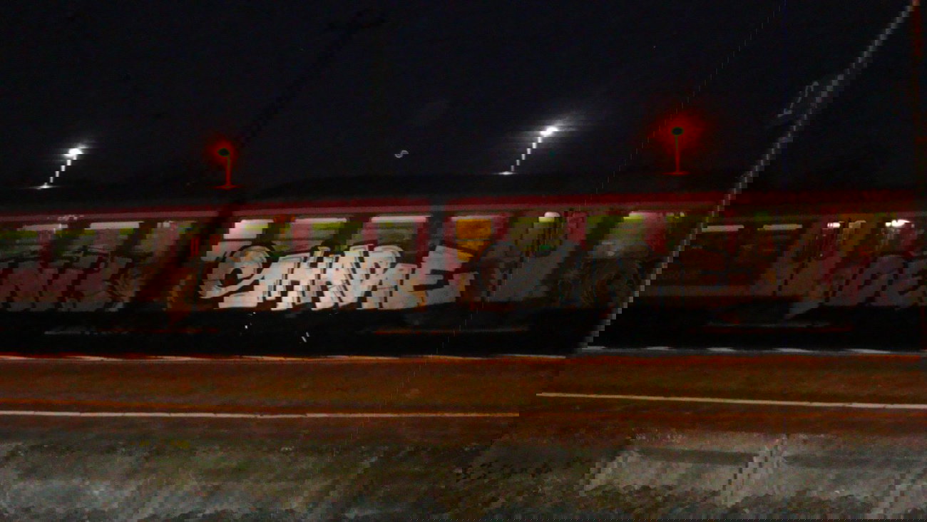 Graffiti Train - Photo by JemandAnders - denk, share